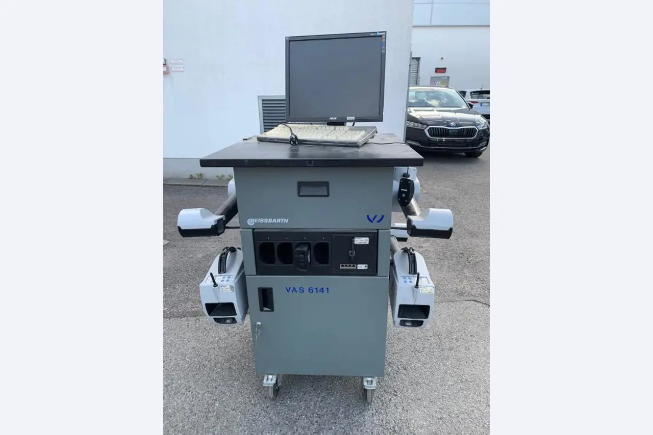 Kovoobrábecí stroje a pracovní obuv-1